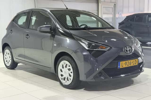 Toyota Aygo (2021) thumbnail 2