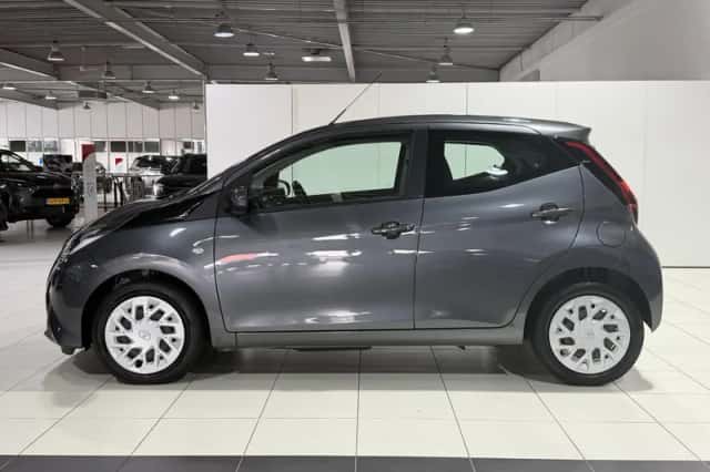 Toyota Aygo (2021) thumbnail 4