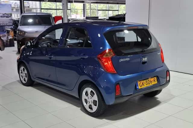 Kia Picanto (2015) thumbnail 6