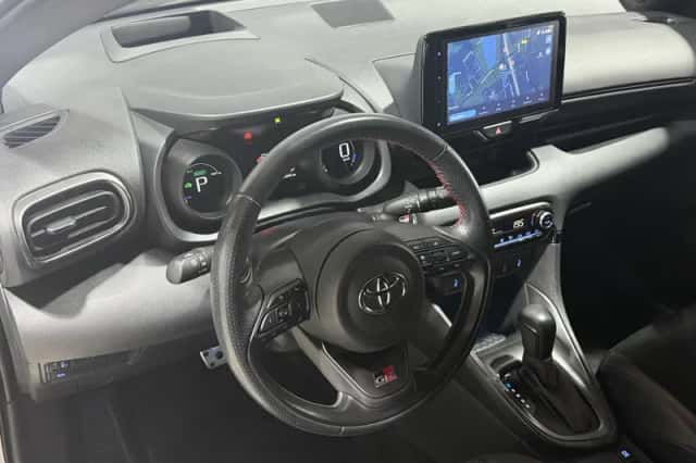 Toyota Yaris (2022) thumbnail 2