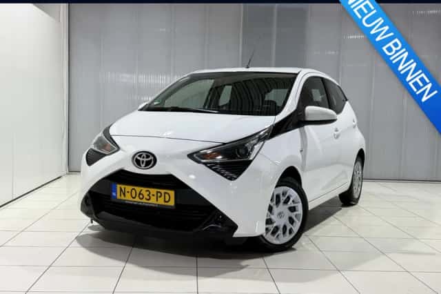 Toyota Aygo (2022) thumbnail 1