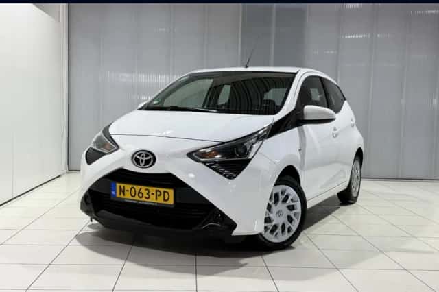 Toyota Aygo (2022) thumbnail 1