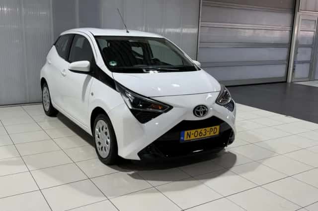 Toyota Aygo (2022) thumbnail 2