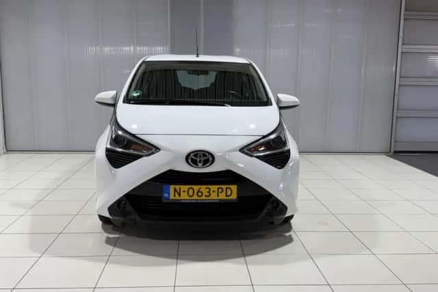 Toyota Aygo (2022) thumbnail 3