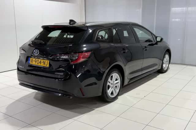 Toyota Corolla (2022) thumbnail 2