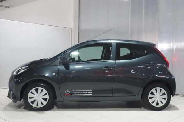Toyota Aygo (2019) thumbnail 2