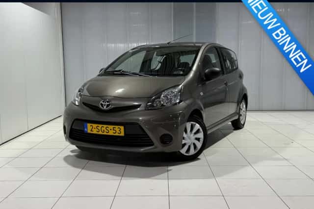 Toyota Aygo (2013) thumbnail 1