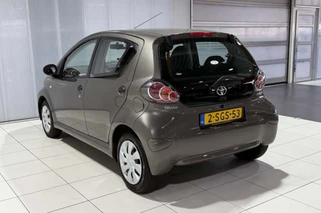 Toyota Aygo (2013) thumbnail 2