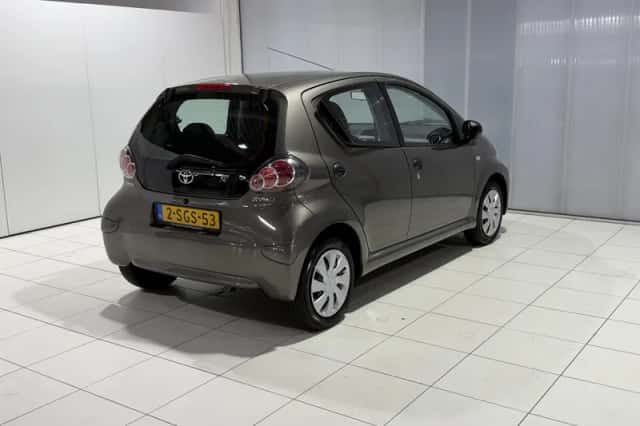 Toyota Aygo (2013) thumbnail 4