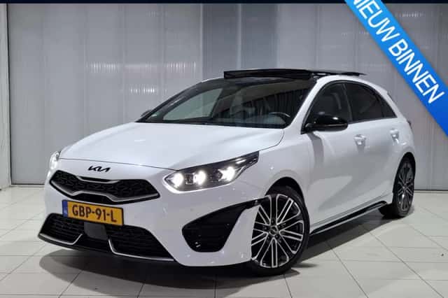 Kia Ceed (2024) thumbnail 1