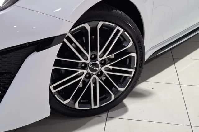 Kia Ceed (2024) thumbnail 2