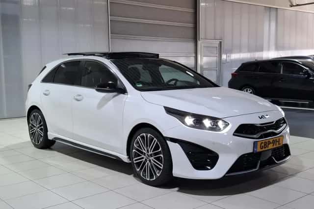 Kia Ceed (2024) thumbnail 3