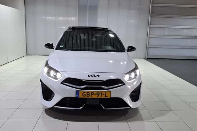 Kia Ceed (2024) thumbnail 4