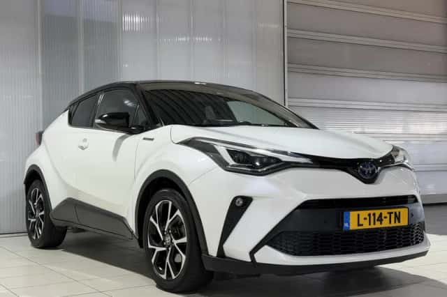 Toyota C-HR (2021) thumbnail 2