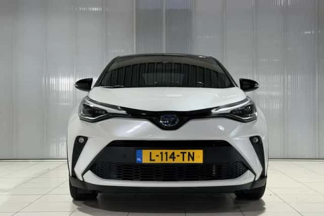 Toyota C-HR (2021) thumbnail 3