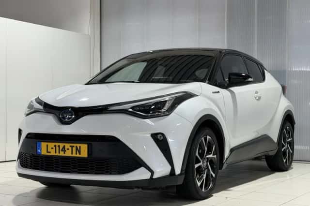 Toyota C-HR (2021) thumbnail 4