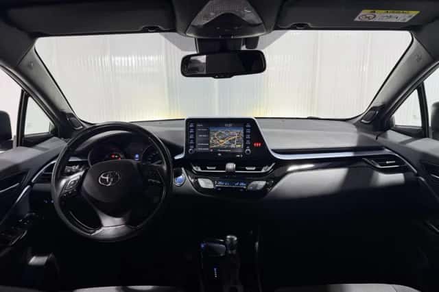 Toyota C-HR (2021) thumbnail 5