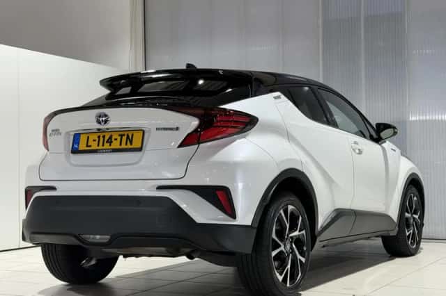 Toyota C-HR (2021) thumbnail 6