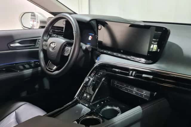 Toyota Mirai (2022) thumbnail 3