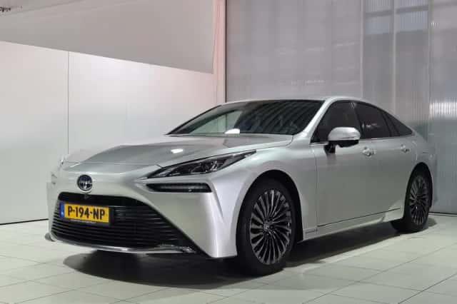 Toyota Mirai (2022) thumbnail 4