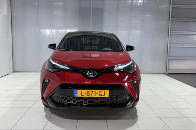 Toyota C-HR (2021) thumbnail 3