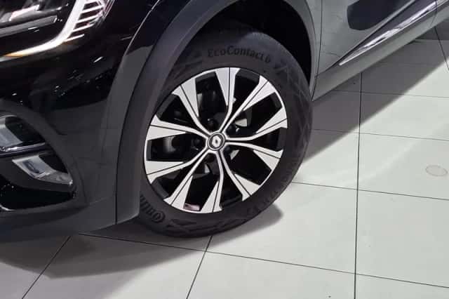 Renault Captur (2022) thumbnail 2