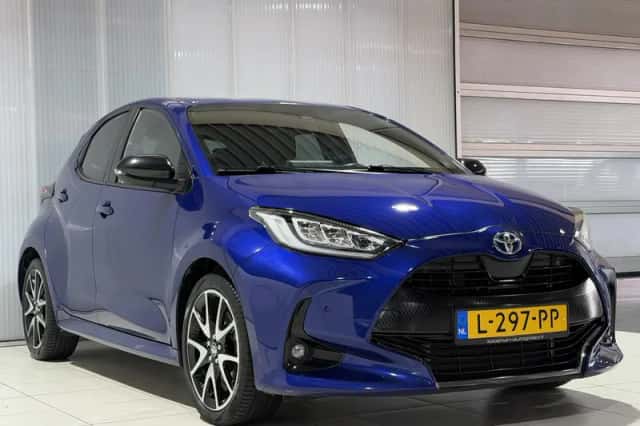 Toyota Yaris (2021) thumbnail 2