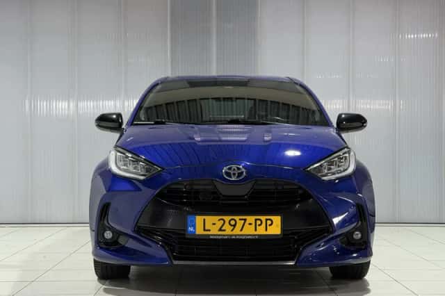 Toyota Yaris (2021) thumbnail 3