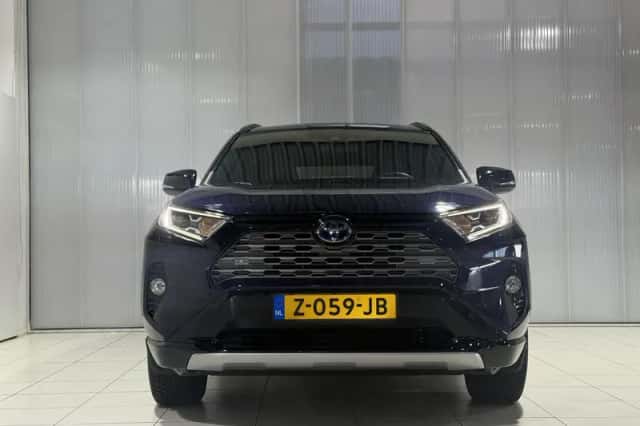 Toyota RAV4 (2021) thumbnail 3