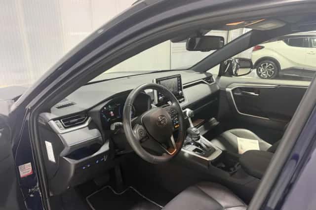 Toyota RAV4 (2021) thumbnail 5