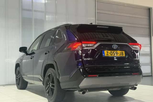 Toyota RAV4 (2021) thumbnail 6