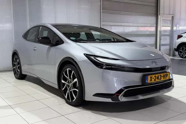 Toyota Prius (2024) thumbnail 5
