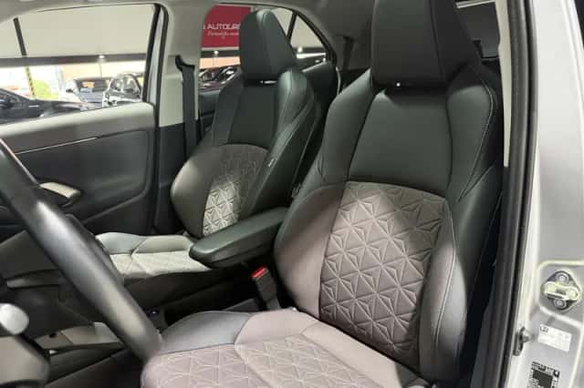 Toyota Yaris Cross (2021) thumbnail 2