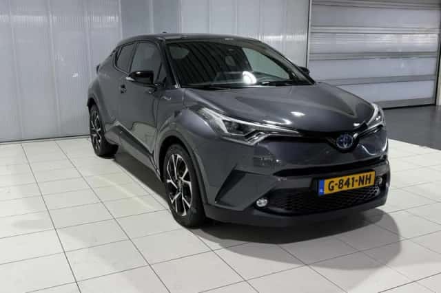 Toyota C-HR (2019) thumbnail 4
