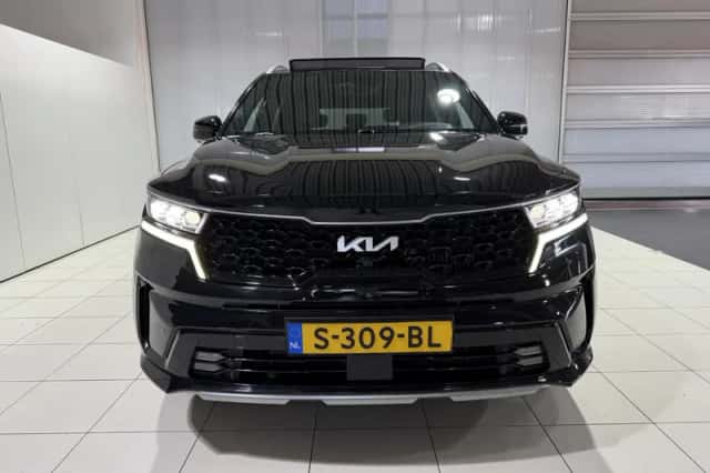 Kia Sorento (2023) thumbnail 2