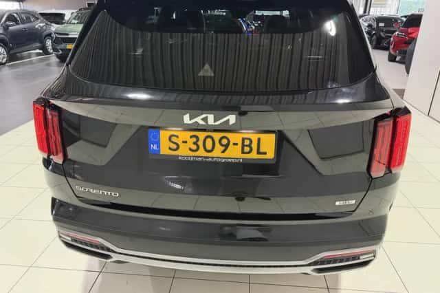 Kia Sorento (2023) thumbnail 6