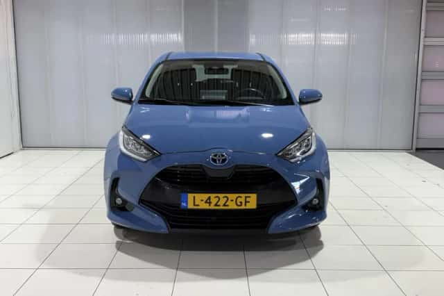 Toyota Yaris (2021) thumbnail 3