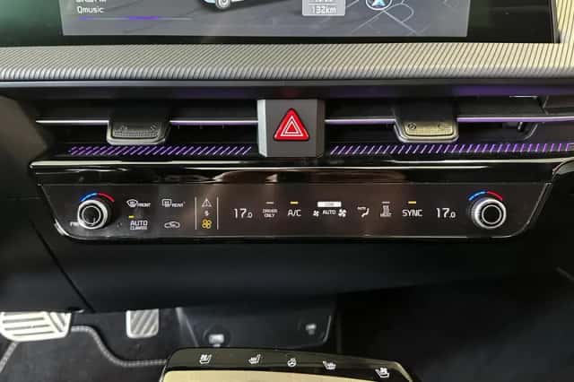 Kia EV6 (2023) thumbnail 23