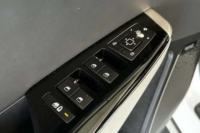 Kia EV6 (2023) thumbnail 32