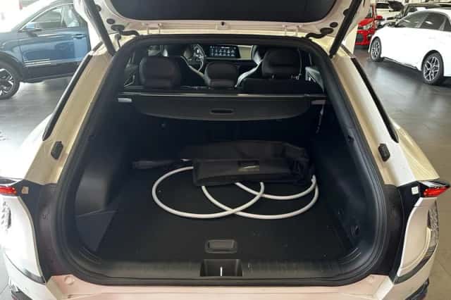Kia EV6 (2023) thumbnail 35