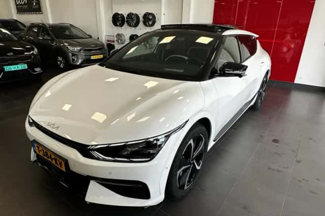 Kia EV6 (2023) thumbnail 38