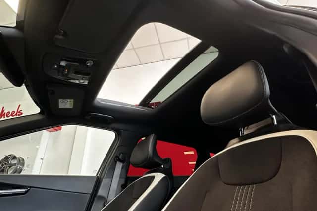 Kia EV6 (2023) thumbnail 5