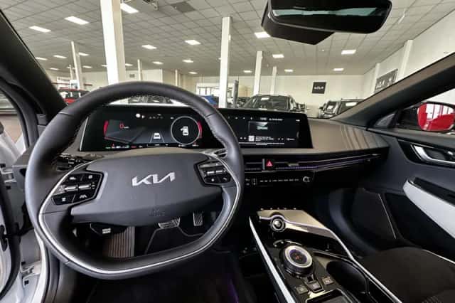 Kia EV6 (2023) thumbnail 9