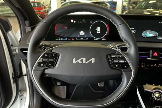 Kia EV6 (2023) thumbnail 10