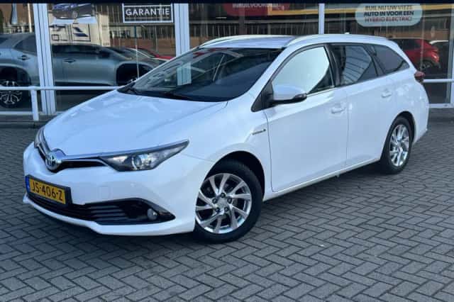 Toyota Auris (2016) thumbnail 1
