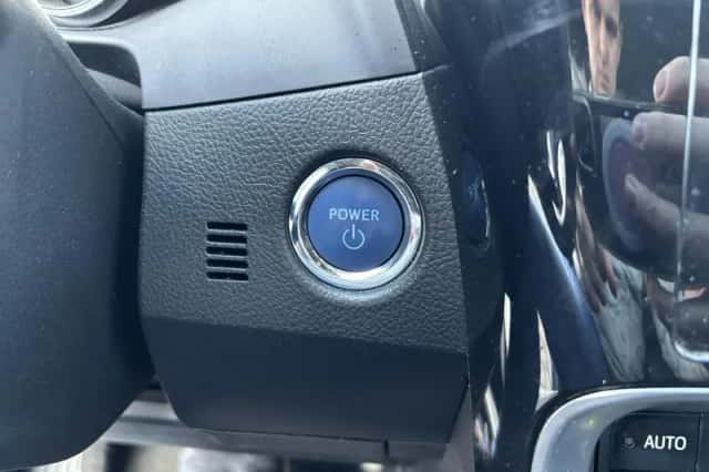 Toyota Auris (2016) thumbnail 11