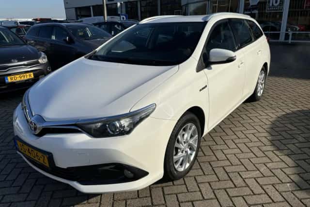 Toyota Auris (2016) thumbnail 17