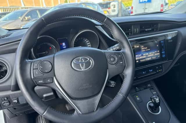 Toyota Auris (2016) thumbnail 4