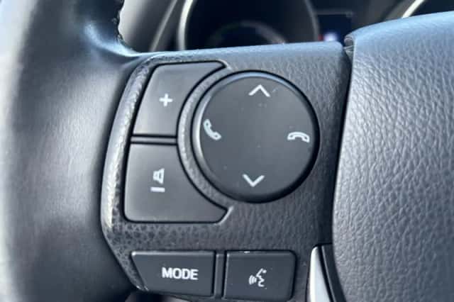 Toyota Auris (2016) thumbnail 6