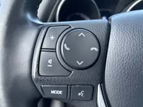 Toyota Auris (2016) thumbnail 6